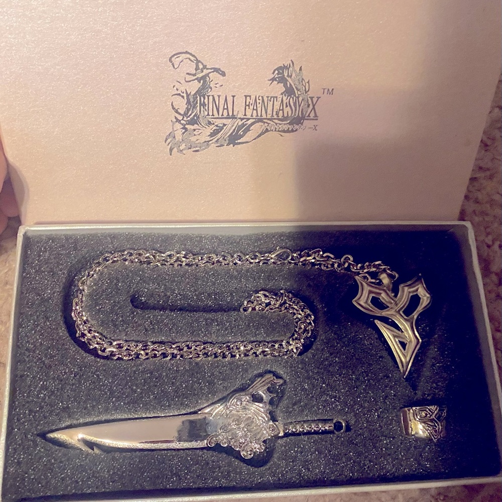 FINAL FANTASY X (necklace, sword keychain and ring)